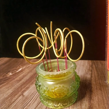Nén Nhang Thảo Mộc 100 chiếc – Hương Sạch Tàn, Cong Giữ Vàng, Óng Chiêu Tài Lộc, 33.000đ 4