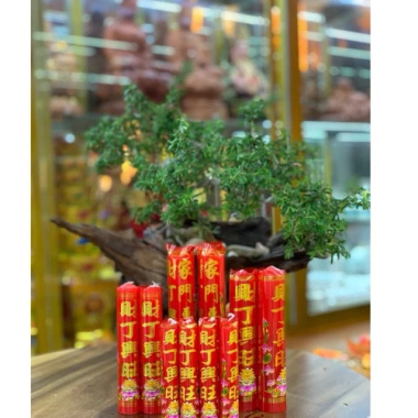 Nến phòng gió chống gió - Đèn cầy 36.000đ giảm còn 30.000đ, giữ lửa ổn định, không bị tắt
