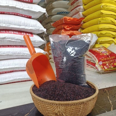 Nếp Cẩm Điện Biên 1kg Giá 25.000₫ Dùng làm xôi, chè, sữa chua, bánh, pha màu 5 Nếp Cẩm Điện Biên 1kg Giá 25.000₫ Dùng làm xôi, chè, sữa chua, bánh, pha màu 5