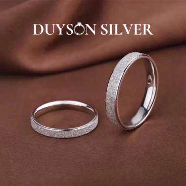 Nhẫn bạc 925 mặt nhám unisex mạ vàng trắng DUYSON SILVER ND14 – Đơn giản cá tính, giá 800k Nhẫn bạc 925 mặt nhám unisex mạ vàng trắng DUYSON SILVER ND14 – Đơn giản cá tính, giá 800k