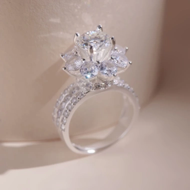 Nhẫn bạc nữ LAVESTA KC08 đá Moissanite 8 ly GRA - mặt hoa 8 cánh may mắn, phát tài, 2.385.000₫