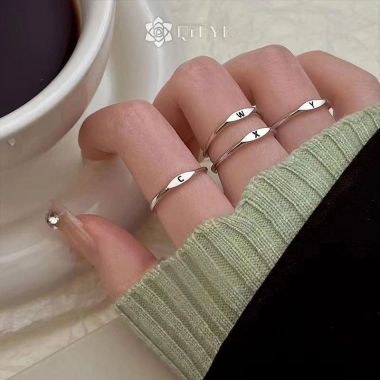 Nhẫn Bạc Qrhyk Thời Trang Hàn Quốc 26 Chữ A-Z Mở Nam Nữ Cặp Đôi Quà Tặng - Giá 17.160₫ 2 Nhẫn Bạc Qrhyk Thời Trang Hàn Quốc 26 Chữ A-Z Mở Nam Nữ Cặp Đôi Quà Tặng - Giá 17.160₫ 2
