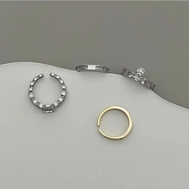 Nhẫn Đôi Khắc Chữ Vivienne Westwood Đính Kim Cương Tháo Rời Thời Trang Cặp Đôi 140k 4 Nhẫn Đôi Khắc Chữ Vivienne Westwood Đính Kim Cương Tháo Rời Thời Trang Cặp Đôi 140k 4
