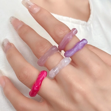 Nhẫn hình học acrylic nhuộm không đều: thiết kế thời thượng, cao cấp 21.620₫