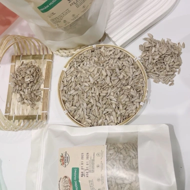Nhân hướng dương Nga còn sống 1Kg - Không chất bảo quản, giảm 22% còn 85.000₫