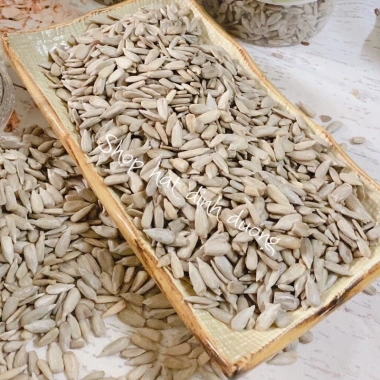 Nhân hướng dương Nga còn sống 1Kg - Không chất bảo quản, giảm 22% còn 85.000₫ 6 Nhân hướng dương Nga còn sống 1Kg - Không chất bảo quản, giảm 22% còn 85.000₫ 6