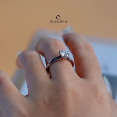Nhẫn kim cương Moissanite 6.5 ly GRA Mỹ - DUYSON SILVER bạc Ý 925 mạ vàng trắng nữ, chỉ 920.000₫ 6