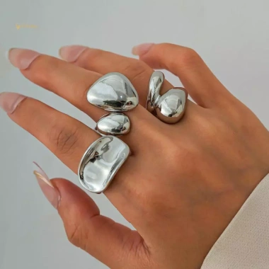 Nhẫn kim loại hình học rỗng xoắn bề mặt mịn - Phong cách nữ tính, chỉ 67.650₫
