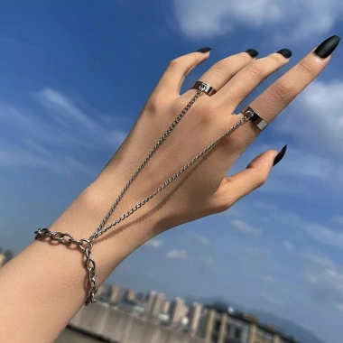 Nhẫn kim loại unisex đen cá tính – phong cách Âu Mỹ, thích hợp đi chơi tiệc 4 Nhẫn kim loại unisex đen cá tính – phong cách Âu Mỹ, thích hợp đi chơi tiệc 4