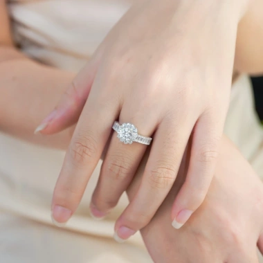 Nhẫn Moissanite 0,8 Carat Caterina Solitaire Pavé DR023 Kiểm định GRA 3,89 triệu