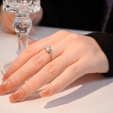 Nhẫn Moissanite 0,8ct Caterina Solitaire Pavé DR026 - Kiểm định GRA, giảm còn 1,55tr 7 Nhẫn Moissanite 0,8ct Caterina Solitaire Pavé DR026 - Kiểm định GRA, giảm còn 1,55tr 7
