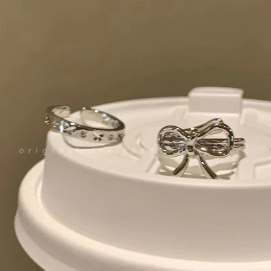 Nhẫn nơ nhẹ nhàng sang trọng cho nam nữ - Thời trang cá nhân, giảm giá 46,420₫ 4 Nhẫn nơ nhẹ nhàng sang trọng cho nam nữ - Thời trang cá nhân, giảm giá 46,420₫ 4