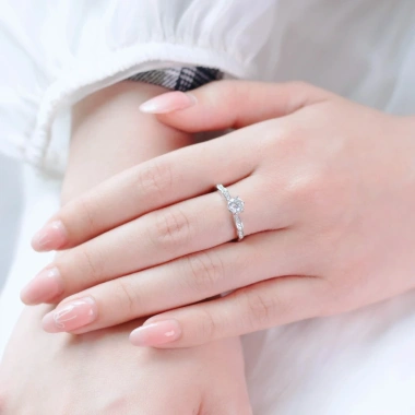 Nhẫn nữ bạc xi bạch kim LAVESTA KC127 đá Moissanite 5 ly kiểm định GRA, thanh lịch, giá ưu đãi 815.000đ 5 Nhẫn nữ bạc xi bạch kim LAVESTA KC127 đá Moissanite 5 ly kiểm định GRA, thanh lịch, giá ưu đãi 815.000đ 5