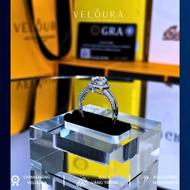 Nhẫn Nữ Moissanite 1 Carat Tròn Ba Hàng Cao Cấp Chính Hãng VELOURA - Giá Giảm 1,585,000₫ 6
