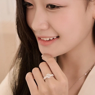 Nhẫn nữ Moissanite 5 ly 6 ly GRA LAVESTA KC07 mặt hoa kiêu hãnh - 910.000₫ 2 Nhẫn nữ Moissanite 5 ly 6 ly GRA LAVESTA KC07 mặt hoa kiêu hãnh - 910.000₫ 2