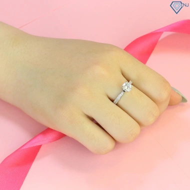 Nhẫn nữ Moissanite 6.5mm xi bạch kim, kiểm định GRA NNM39 - Giá chỉ 1.049.000đ