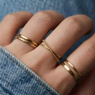 Nhẫn nữ vòng tròn mỏng hai lớp màu vàng - Thiết kế tinh tế, khuyến mãi 284.900đ