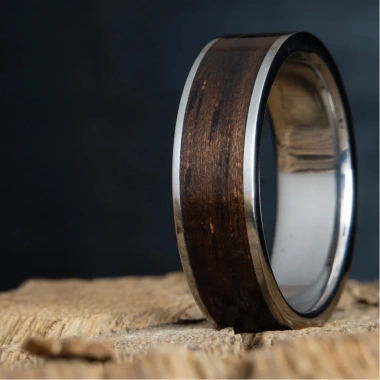 Nhẫn titanium ốp gỗ mun tự nhiên - Thủ công tay, sang trọng, giá 950.000 VND 2 Nhẫn titanium ốp gỗ mun tự nhiên - Thủ công tay, sang trọng, giá 950.000 VND 2