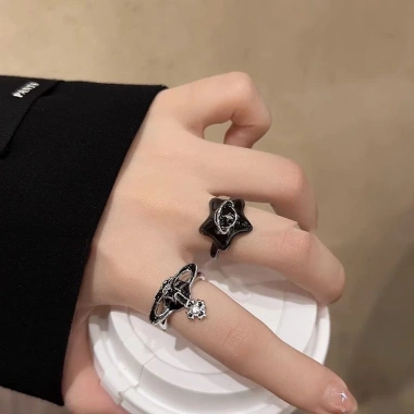 Nhẫn Trái Tim Tình Yêu Vivienne Westwood - Cá Tính Cặp Đôi, Giá Ưu Đãi 88.550đ