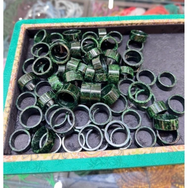 Nhẫn tròn đá Ngọc sơn thủy bản to 1-1.2cm - Giá ưu đãi 980.000 VND, sang trọng, tinh tế