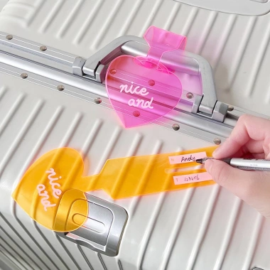 Nhãn vali di động PVC trong suốt hình trái tim huỳnh quang – Chống mất thẻ du lịch, bền chắc, giá chỉ 38.124₫