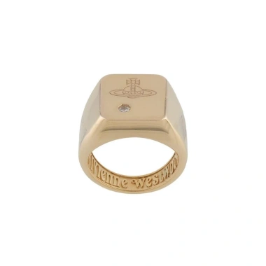 Nhẫn Vivienne Westwood Chạm Nổi Màu Vàng Hình Vuông Giá ưu đãi 187.596₫ 5 Nhẫn Vivienne Westwood Chạm Nổi Màu Vàng Hình Vuông Giá ưu đãi 187.596₫ 5