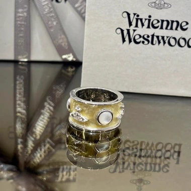Nhẫn Vivienne Westwood King Ring Saturn Mother-of-Pearl hành tinh màu sắc, epoxy, giảm còn 166.380₫ 6 Nhẫn Vivienne Westwood King Ring Saturn Mother-of-Pearl hành tinh màu sắc, epoxy, giảm còn 166.380₫ 6