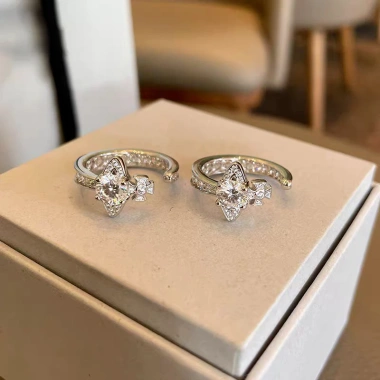 Nhẫn Vivienne Westwood Zircon Kim Cương Điều Chỉnh Size Nữ Hàng Ngày Giá 209.193₫