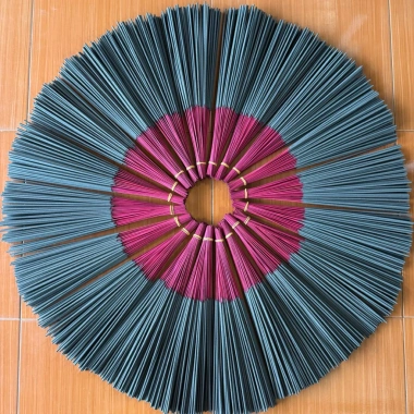 Nhang Sạch Trám Đen 38cm – Thơm Mùi Tết Xưa, Ít Khói, Tự Nhiên, Giá ưu đãi 50.000₫ (giảm từ 62.000₫)
