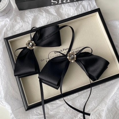 Nơ Đen Streamer Mùa Xuân - Kẹp Tóc Thời Trang Sang Trọng, Giá 38.936 VND