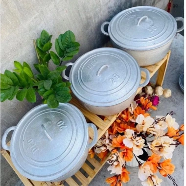 Nồi Gang Đúc Nguyên Khối Loại 1 - Dày dặn, xoong nấu cơm kho cá cực ngon, đủ kích cỡ, chỉ 94.000₫