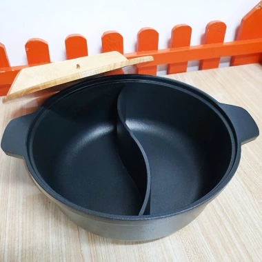 Nồi lẩu 2 ngăn gang nhôm chống dính, nắp kiếng chịu nhiệt, giảm 20% còn 355.000 VND