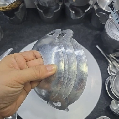 Nòng lót chảo nhôm mini 12cm – Siêu bền, không dính, giá chỉ 30.000 VNĐ