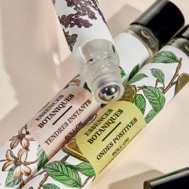 Nước hoa dạng lăn Yves Rocher Perfume Concentrate 10ml - Dưỡng hương tinh dầu, giảm giá 540k 3 Nước hoa dạng lăn Yves Rocher Perfume Concentrate 10ml - Dưỡng hương tinh dầu, giảm giá 540k 3