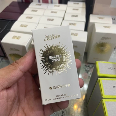Nước hoa nữ mini Jean Paul Gaultier Divine EDP Le Parfum 6ml Hương sang trọng, giá ưu đãi 342.000₫ 6 Nước hoa nữ mini Jean Paul Gaultier Divine EDP Le Parfum 6ml Hương sang trọng, giá ưu đãi 342.000₫ 6