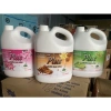 Nước lau sàn đậm đặc HD Plus an toàn 3,600ml – 3 mùi hoa ly, xả chanh, quế, giá chỉ 65.000đ