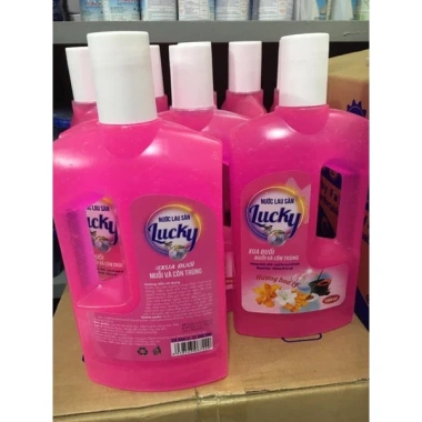 Nước lau sàn Lucky 1L hương hoa ly, quế, chanh xả - sạch, thơm, giá 39.000đ 2 Nước lau sàn Lucky 1L hương hoa ly, quế, chanh xả - sạch, thơm, giá 39.000đ 2