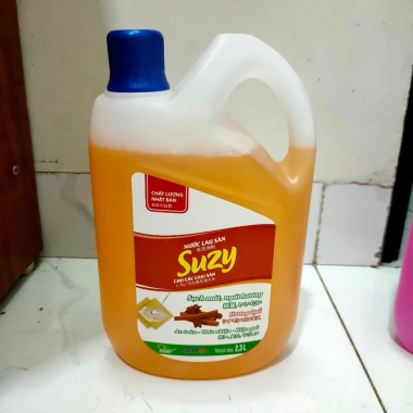 Nước Lau Sàn SUZY 2.3 lít – Chất lượng Nhật Bản, giá ưu đãi 99.000 đ 4 Nước Lau Sàn SUZY 2.3 lít – Chất lượng Nhật Bản, giá ưu đãi 99.000 đ 4