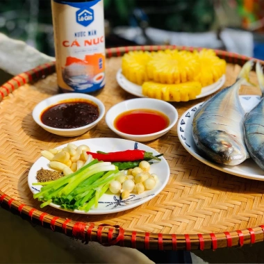 Nước Mắm Cá Nục Truyền Thống Lê Gia 525ml chai thủy tinh Độ đạm 27 chỉ 79.000₫ 4 Nước Mắm Cá Nục Truyền Thống Lê Gia 525ml chai thủy tinh Độ đạm 27 chỉ 79.000₫ 4