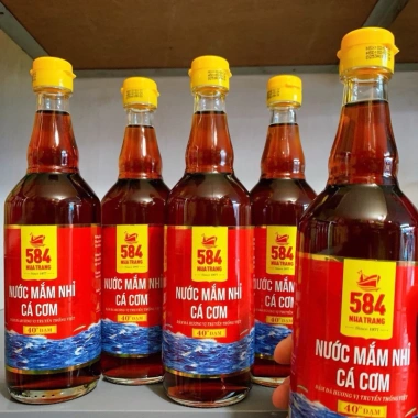 Nước Mắm Nhị Cá Cơm 584 Nha Trang 40% Đạm - Chai Thủy Tinh 500ml - Giá chỉ 97.000 4