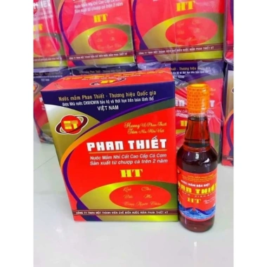 Nước mắm Phan Thiết HT 30 độ đạm - 1 thùng 6 chai 500ml (3 lít) - Giá ưu đãi 215.000 4 Nước mắm Phan Thiết HT 30 độ đạm - 1 thùng 6 chai 500ml (3 lít) - Giá ưu đãi 215.000 4