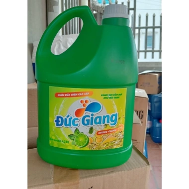 Nước rửa chén Đức Giang 20kg - Giá chỉ 120.000, tẩy dầu mỡ mạnh, tiết kiệm 3 Nước rửa chén Đức Giang 20kg - Giá chỉ 120.000, tẩy dầu mỡ mạnh, tiết kiệm 3