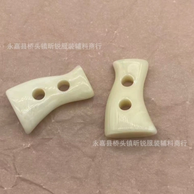 Nút áo acrylic người ngoài hành tinh 2 lỗ giả sừng, phù hợp áo len một mảnh, giảm còn 66.122 VND