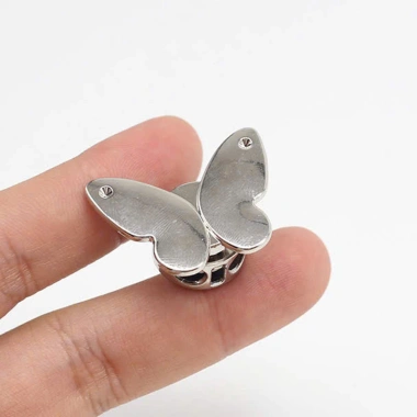 Nút chặn dây rút túi xách hình bướm xinh handmade, giảm còn 20.000 VND 4 Nút chặn dây rút túi xách hình bướm xinh handmade, giảm còn 20.000 VND 4