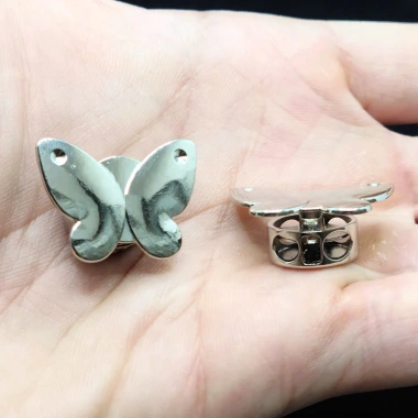 Nút chặn dây rút túi xách hình bướm xinh handmade, giảm còn 20.000 VND 5 Nút chặn dây rút túi xách hình bướm xinh handmade, giảm còn 20.000 VND 5