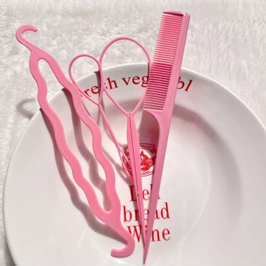 OKDEALS Bộ 4 Cái Tạo Kiểu Tóc Salon - Vòng Bím Pin Pháp, Lược Đuôi, Móc Đôi & Kéo Đa Năng, Cho Tóc Đẹp Tại Nhà, Giá Ưu Đãi 39.600₫ 6