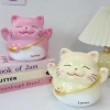 Ống tiết kiệm Mèo Thần Tài cute đeo túi thỏi vàng – Quà tặng Tiệm Heo SODA, giảm còn 69.900₫