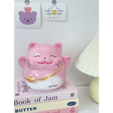 Ống tiết kiệm Mèo Thần Tài cute đeo túi thỏi vàng – Quà tặng Tiệm Heo SODA, giảm còn 69.900₫ 10 Ống tiết kiệm Mèo Thần Tài cute đeo túi thỏi vàng – Quà tặng Tiệm Heo SODA, giảm còn 69.900₫ 10