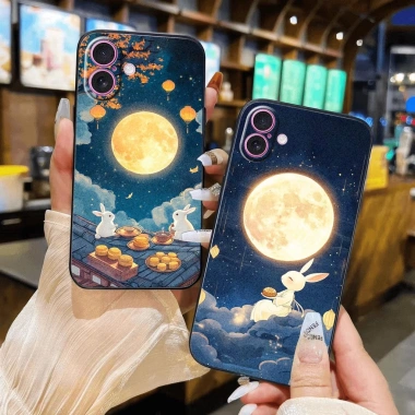 Ốp Dẻo Thỏ Ngồi Ngắm Trắng Ăn Bánh Uống Trà – Phù hợp iPhone 13‑17, 12‑6s – Thiết kế Trung Thu 8 2