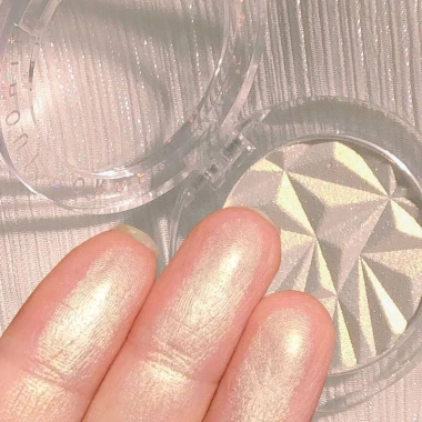 Phấn bắt sáng tạo khối Highlight Miss Beauty nhũ kim tuyến lấp lánh - Giá 35.000đ, phù hợp tiệc tối 4